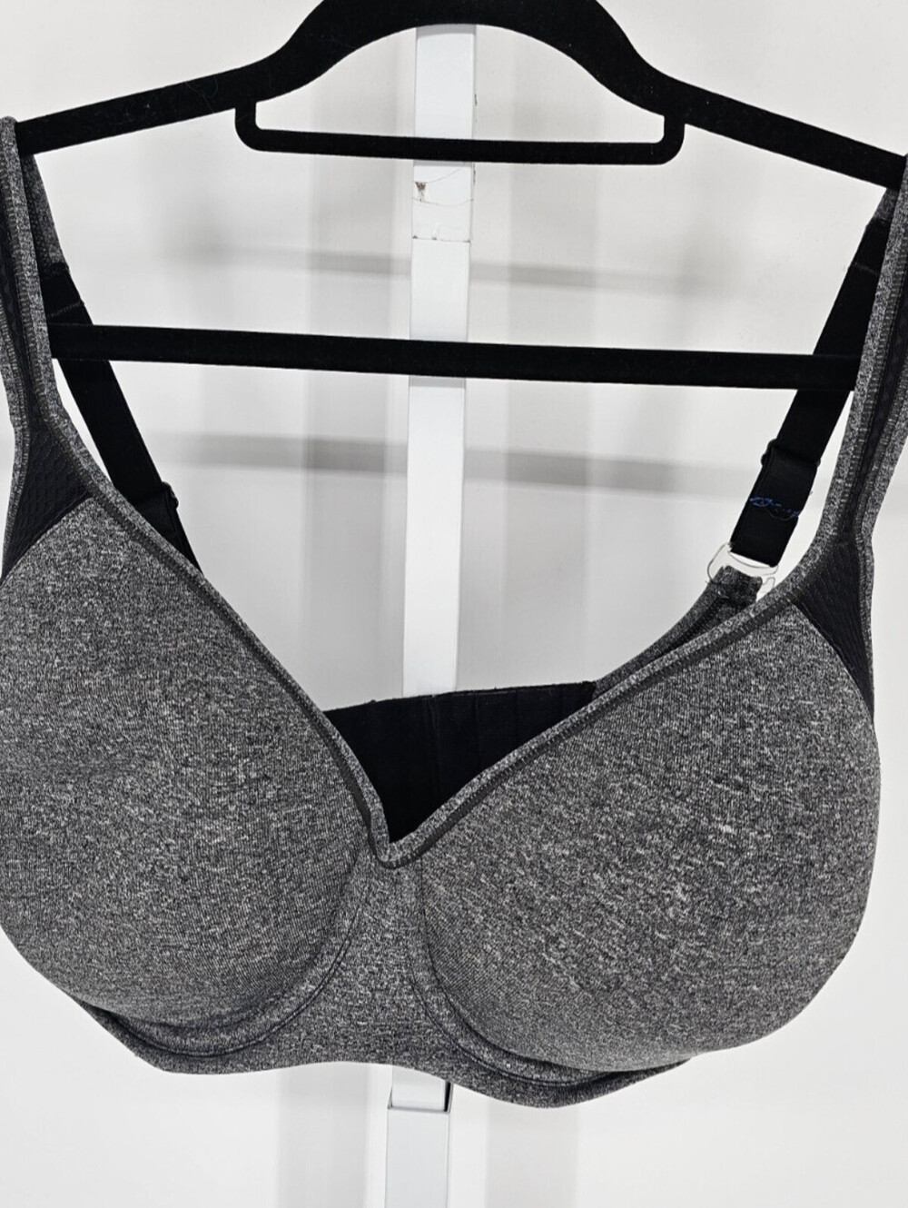 Bali Womens Sz 40DD Low Impact Sports Bra Style 6567 Gray w/ Black Trim